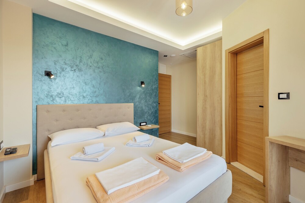 Deluxe Double Room, Balcony photo 2