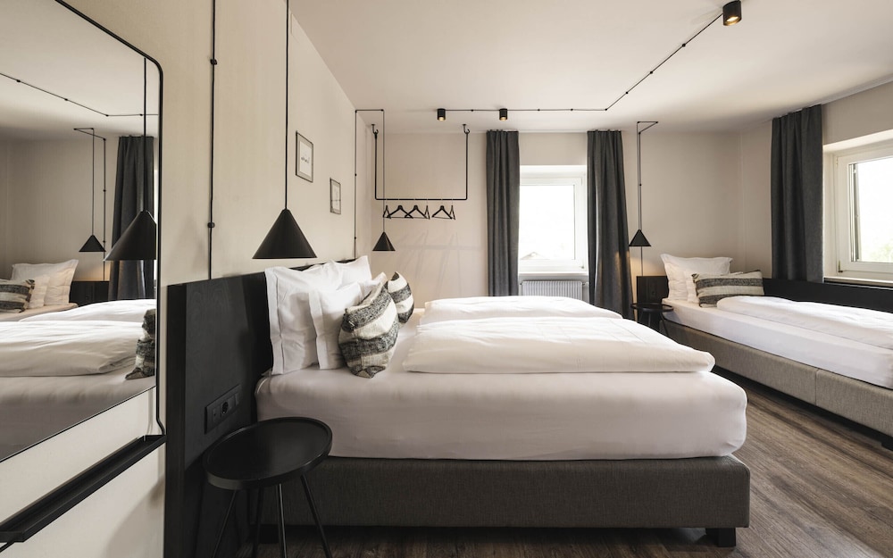 Economy Triple Room photo 1