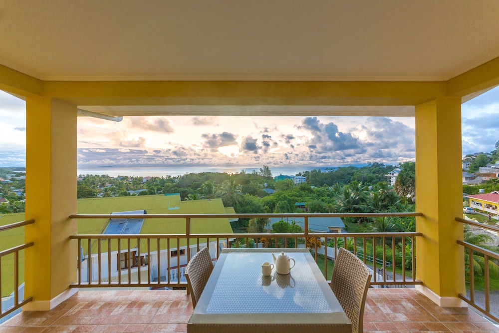Room, Garden View (Green)