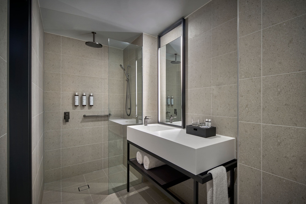 Premium Room, 1 King Bed, City View - Photo 6