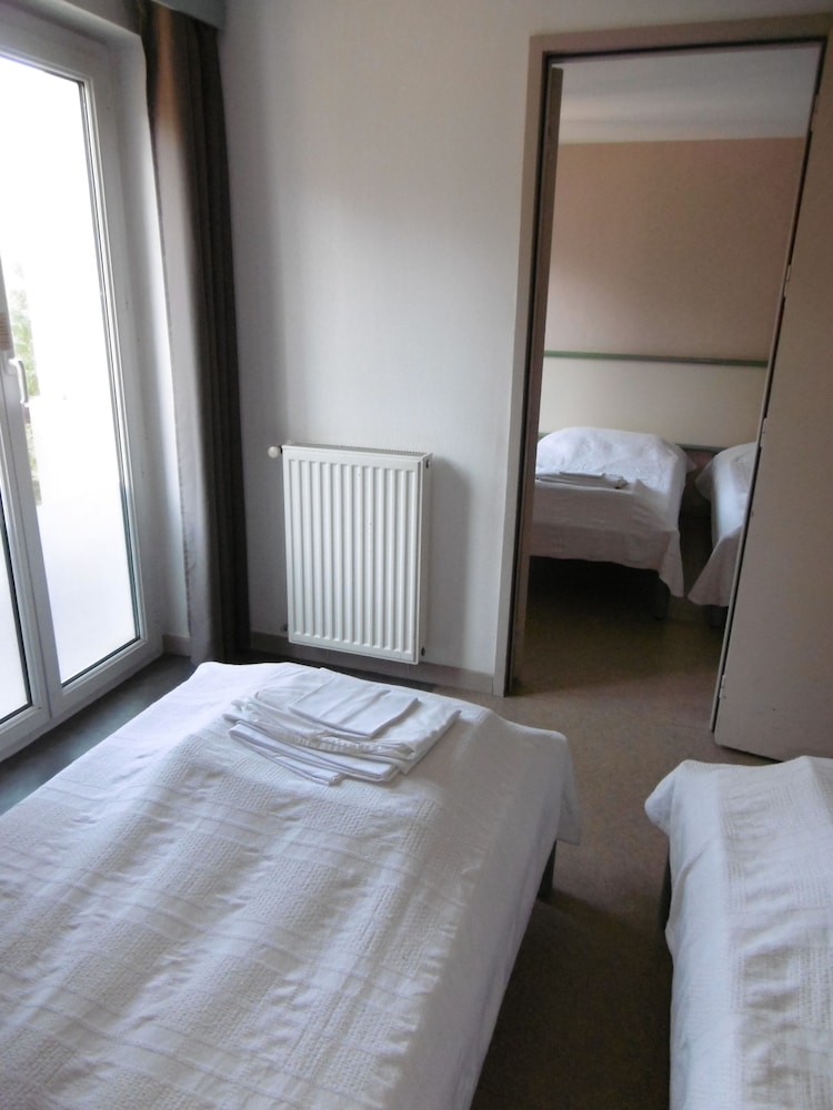 Twin Room with Ensuite Bathroom photo 1