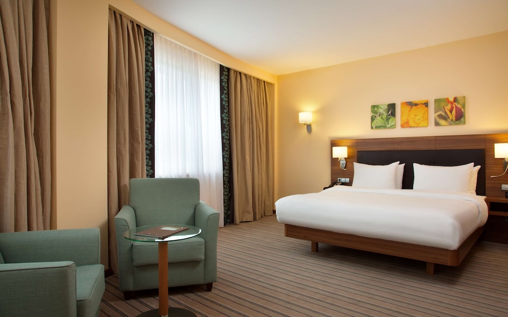Deluxe Room, 1 King Bed photo 1