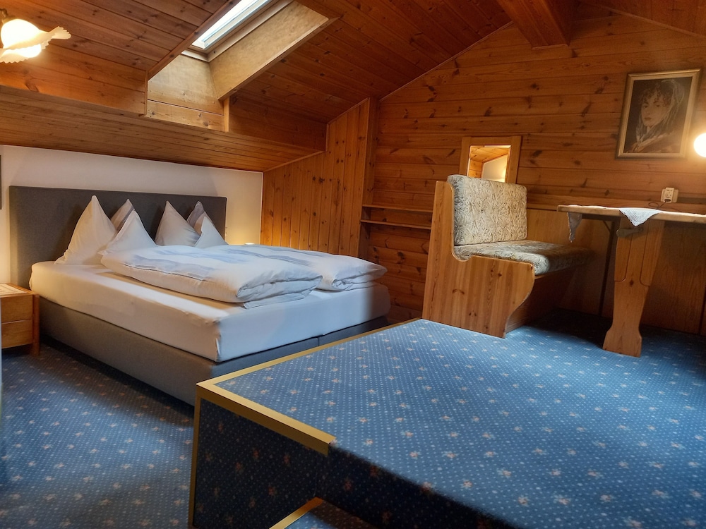 Basic Double Room, 1 King Bed