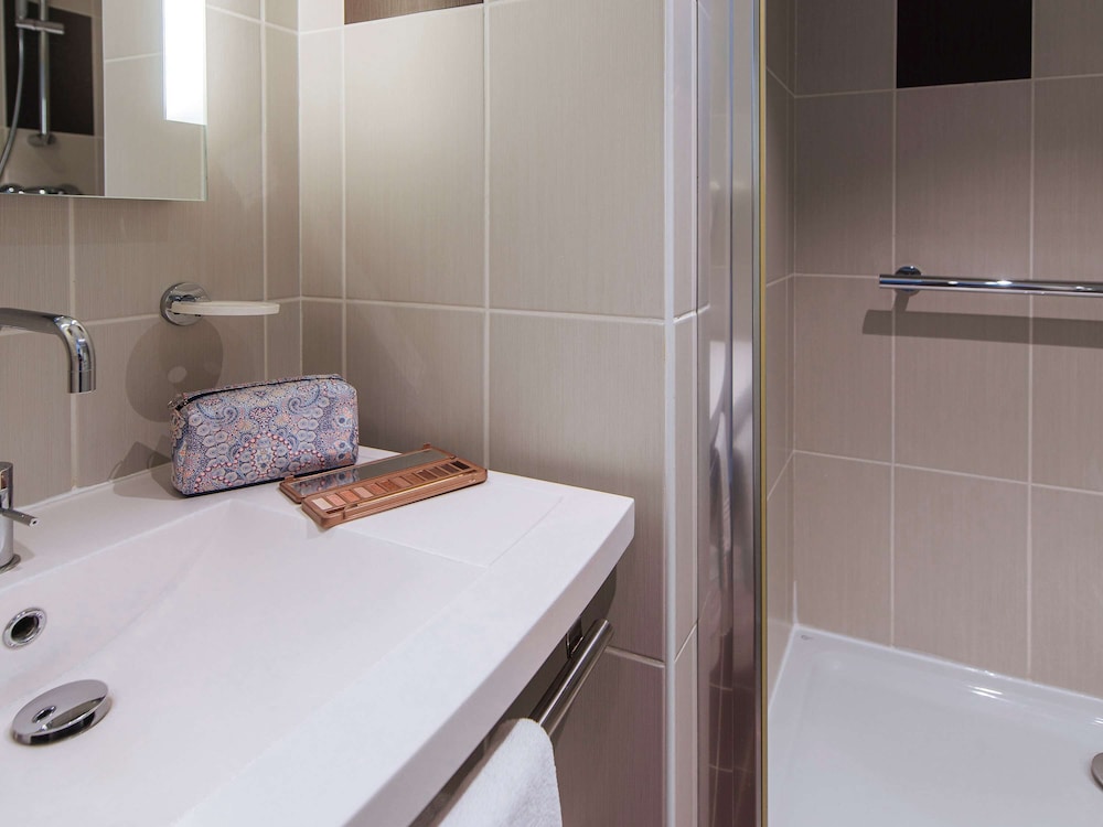 Standard Suite, 2 Double Beds, Connecting Rooms thumbnail 6