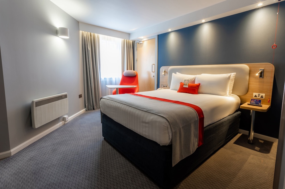 Standard Room, 1 Double Bed, Accessible (with Free Hot Breakfast) - Photo 6