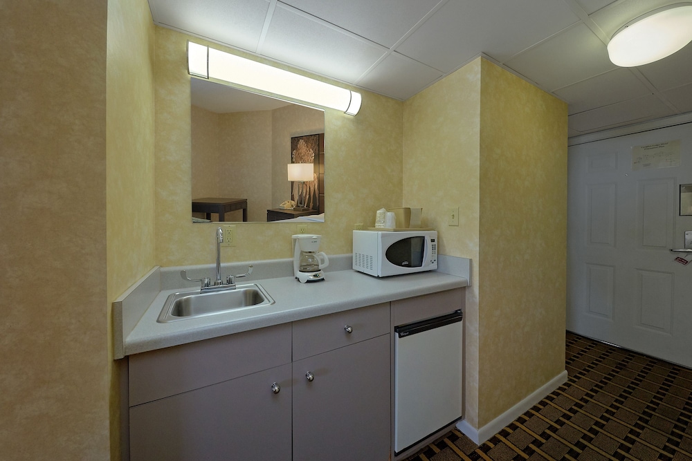 Suite, 2 Queen Beds, Fireplace - Photo 3