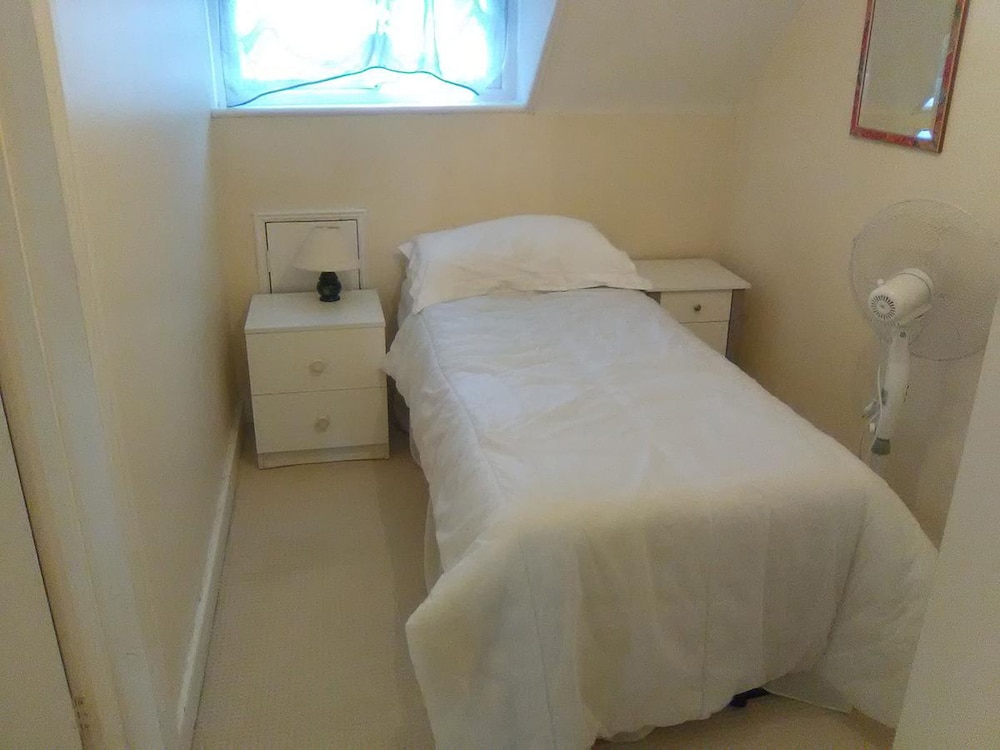 Single Room (With Bath) photo 1