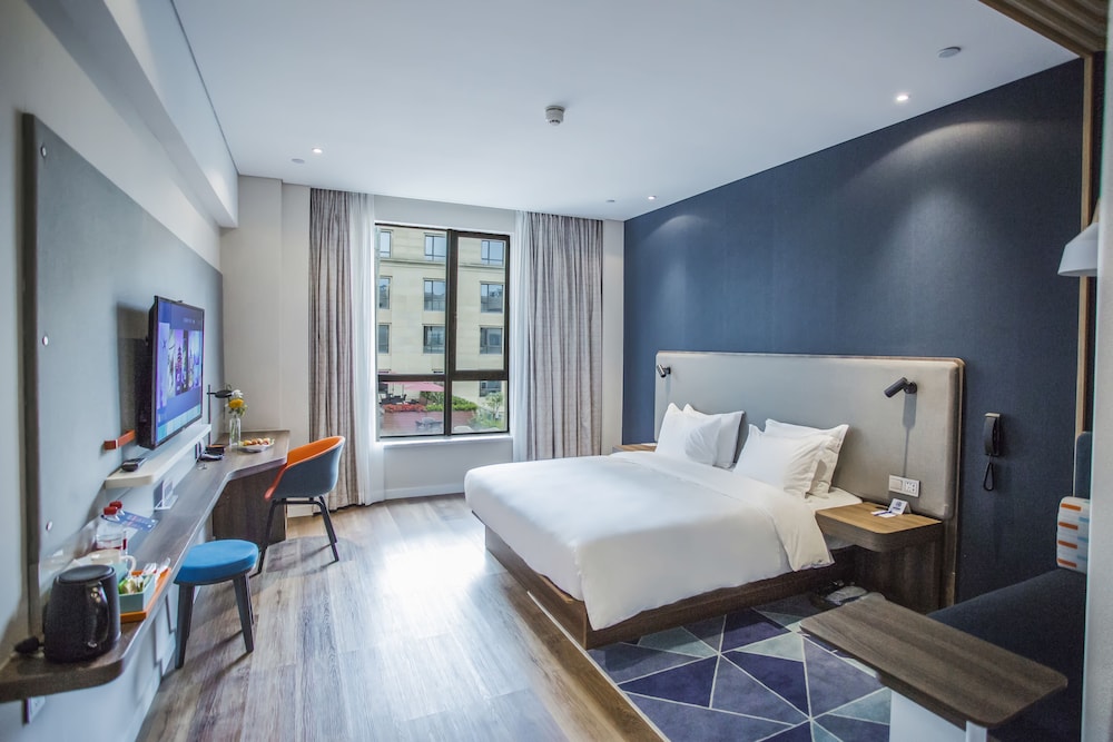 Standard Room, 1 King Bed, Garden View - Photo 1