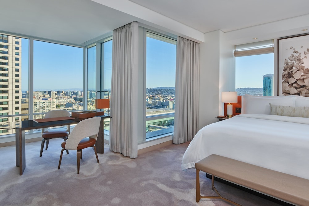 Premier Room, 1 King Bed - Photo 1