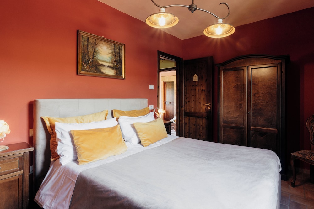 Standard Double Room, 1 Bedroom, Non Smoking, Pool View photo 3