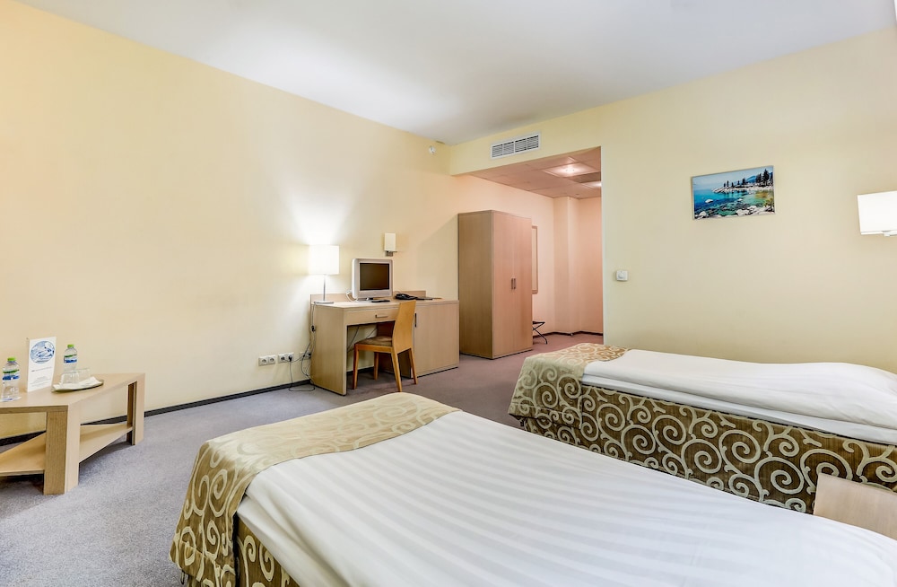 Standard Twin Room (Pavilion View) photo 3