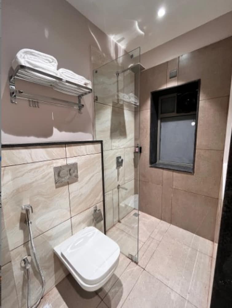 Executive Room - Photo 10