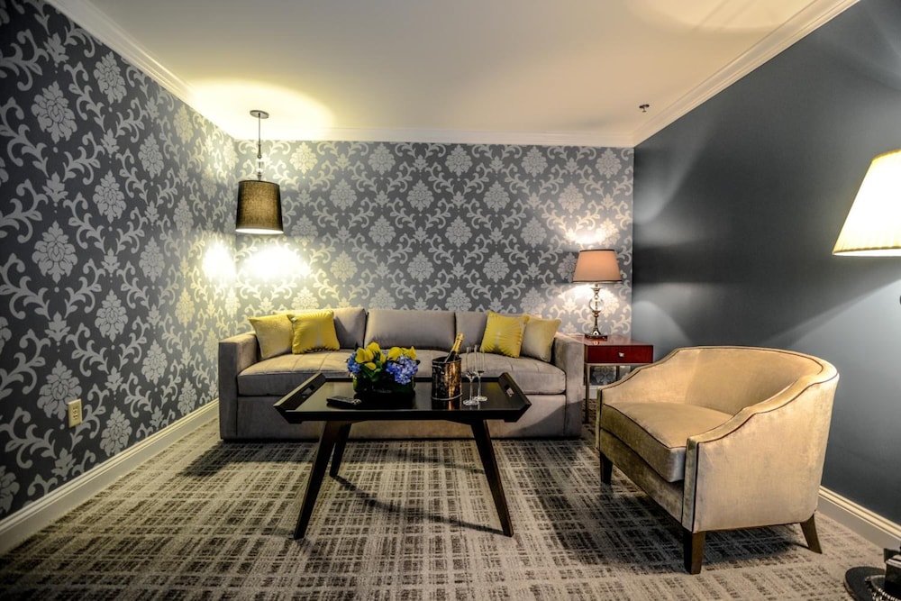 Junior Suite, 1 King Bed with Sofa bed, Accessible, Bathtub (Mob-HR)