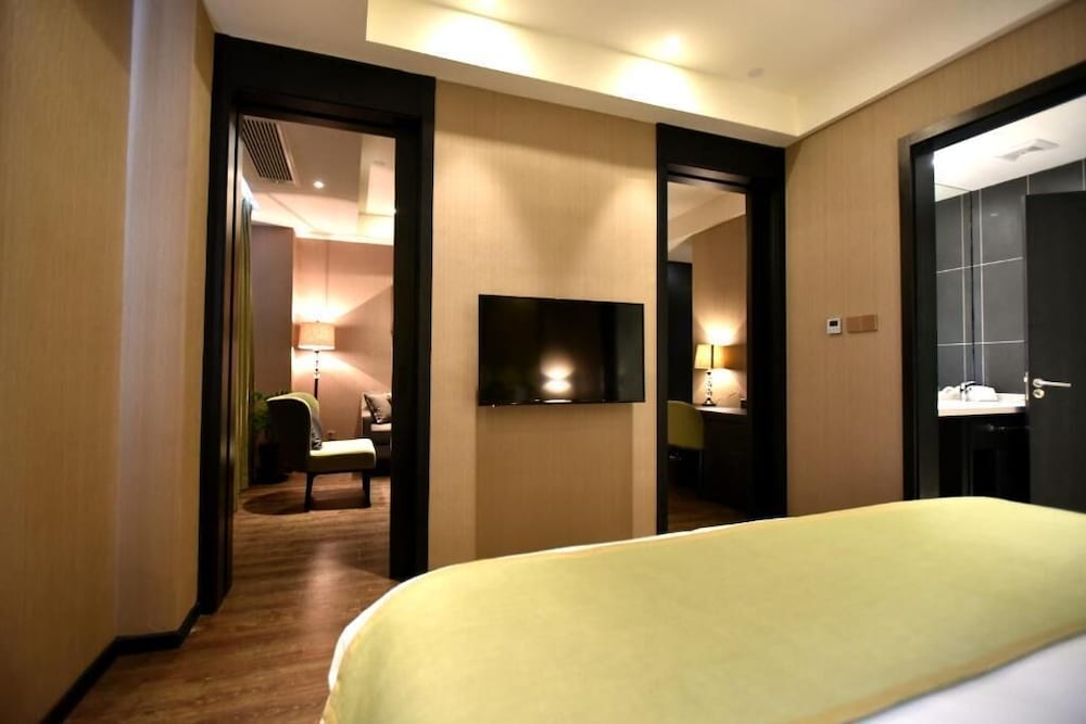 Business Suite photo 3