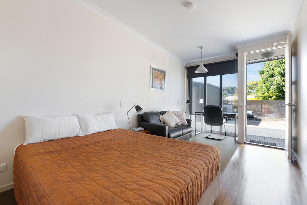 Room, 1 King Bed, Kitchenette photo 1