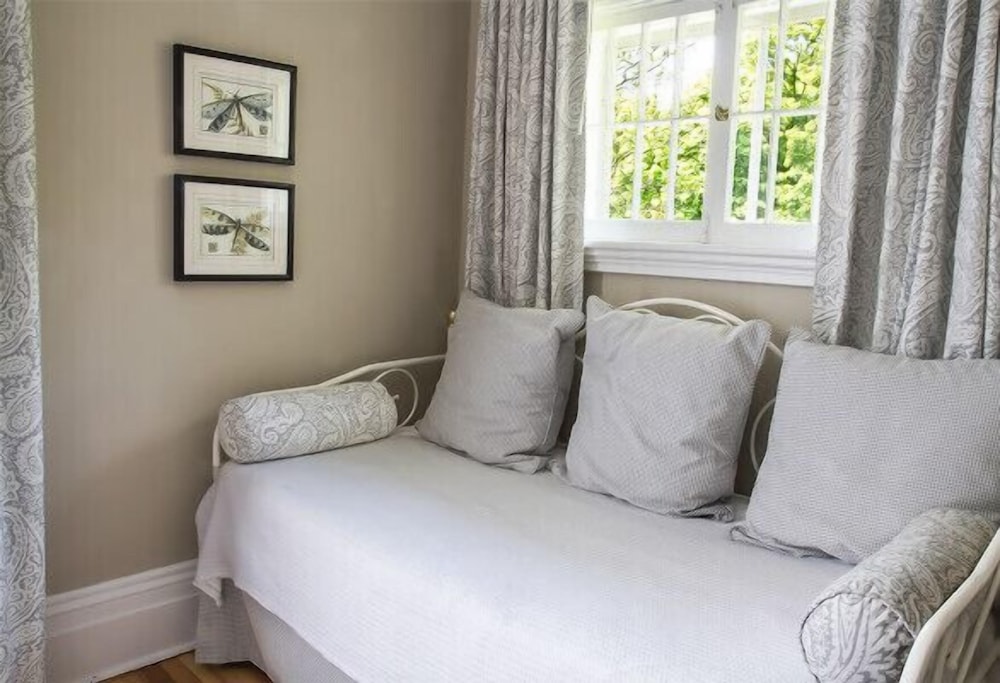 King Suite #3 photo 2