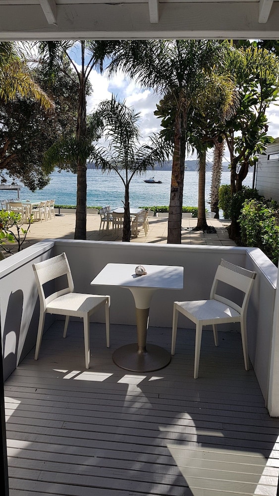 Standard Room, 1 King Bed, Balcony, Ocean View photo 3