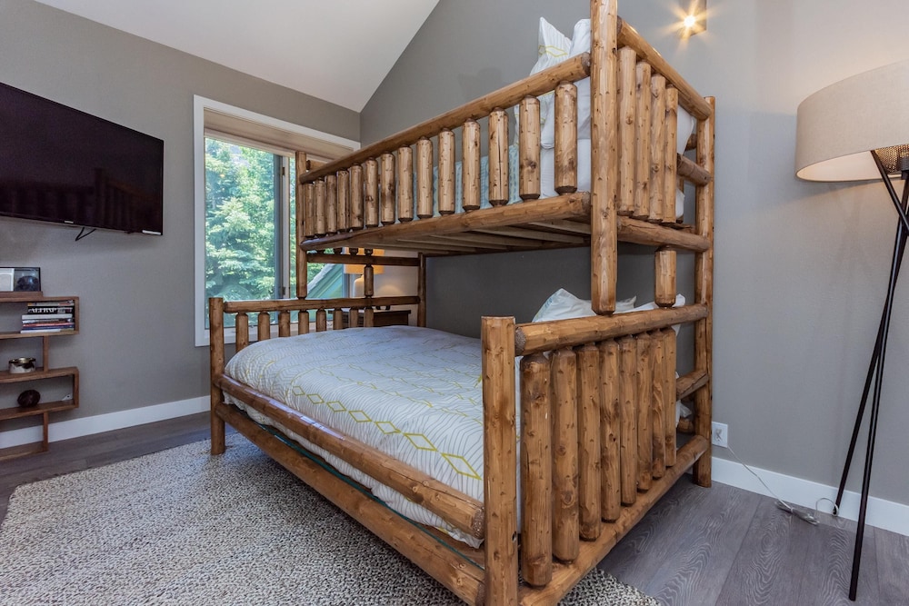 Condo, 3 Bedrooms, Mountain View (Snowcreek #888 Phase V) photo 1