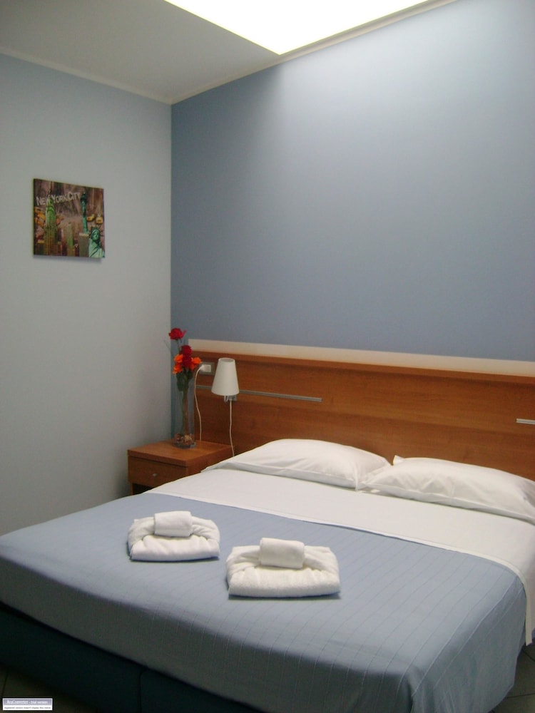 Standard Double Room - Photo 3