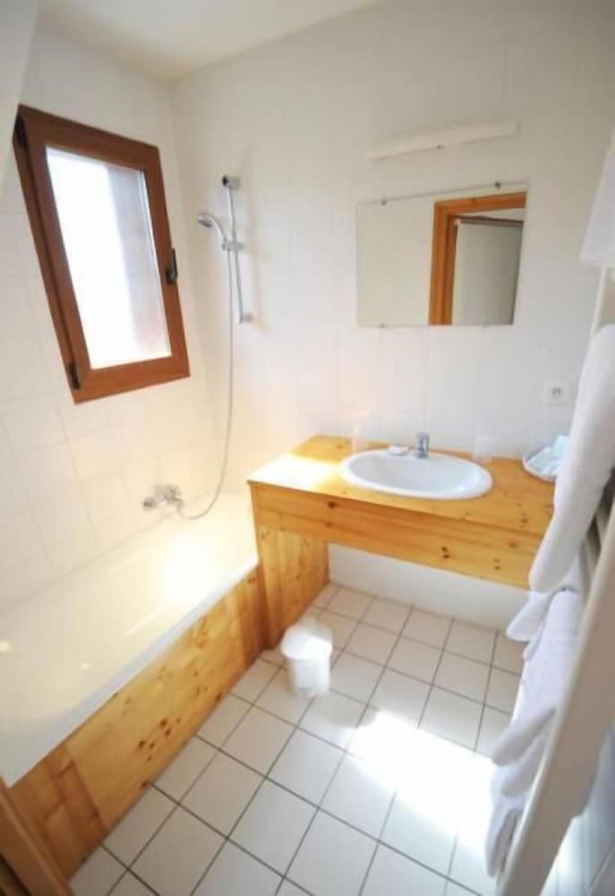 Double or Twin Room, Bathtub photo 2