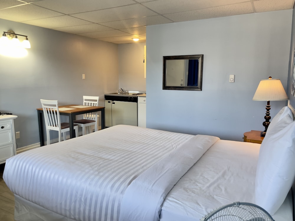 Room, 1 Queen Bed, Kitchenette - Photo 6