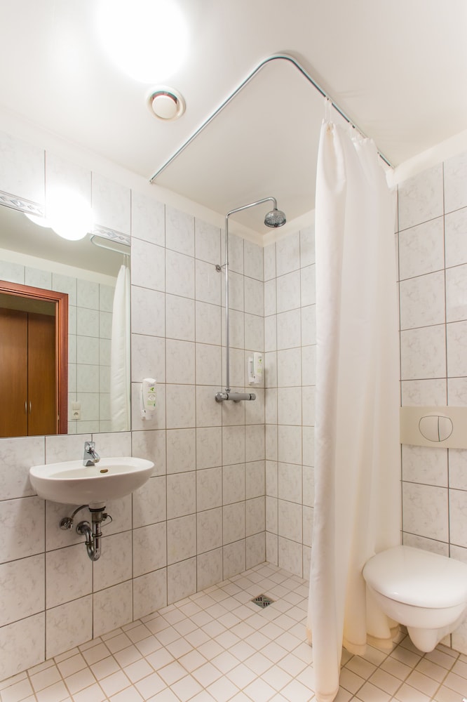 Standard Double or Twin Room - Photo 7