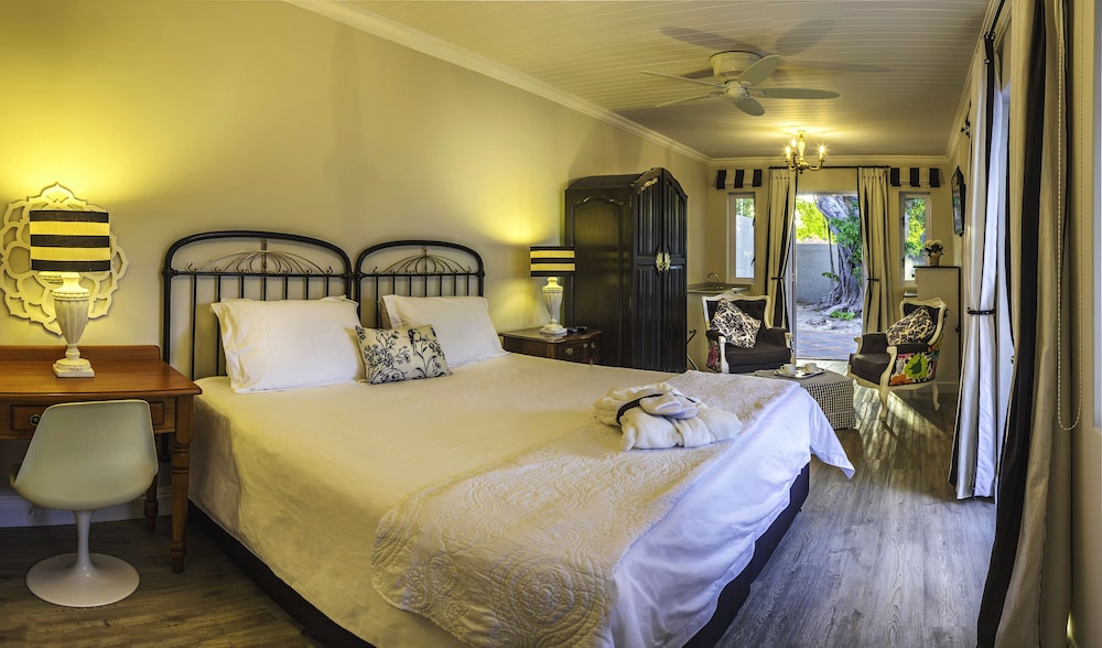 Comfort Room, 1 Bedroom (Calla Lily Suite) photo 1