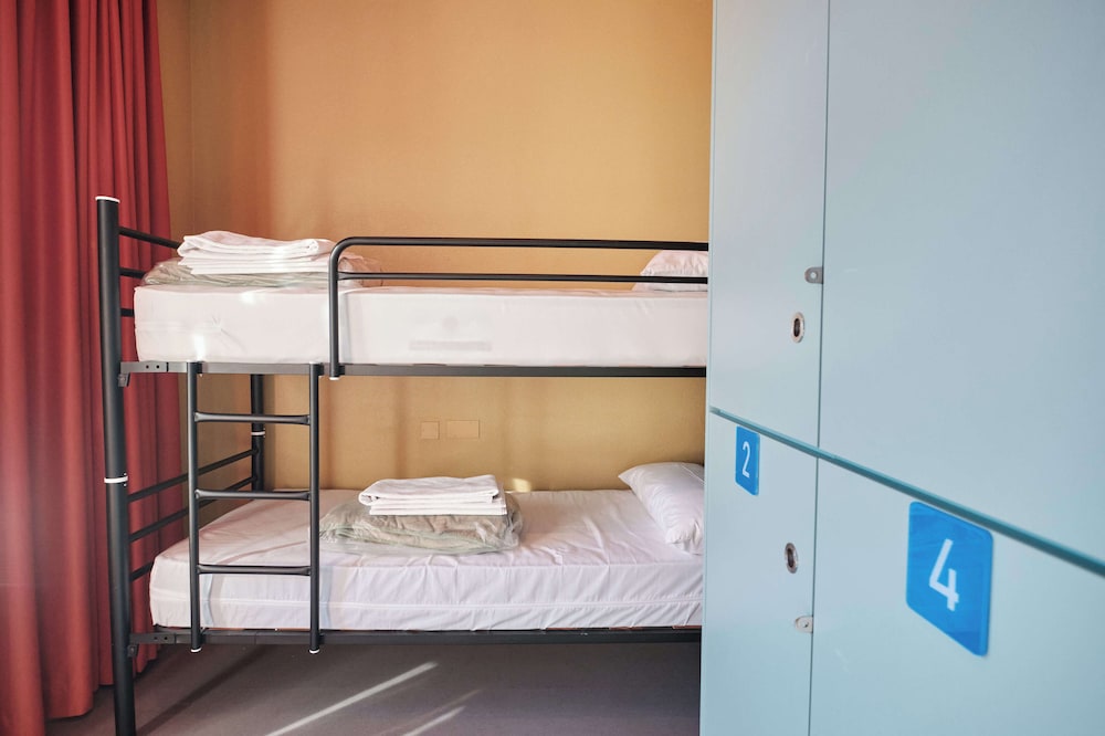 Dormitorio Compartido Básico, Dormitorio Mixto