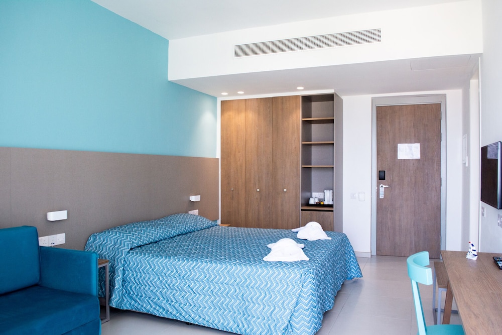 Standard Triple Room photo 2