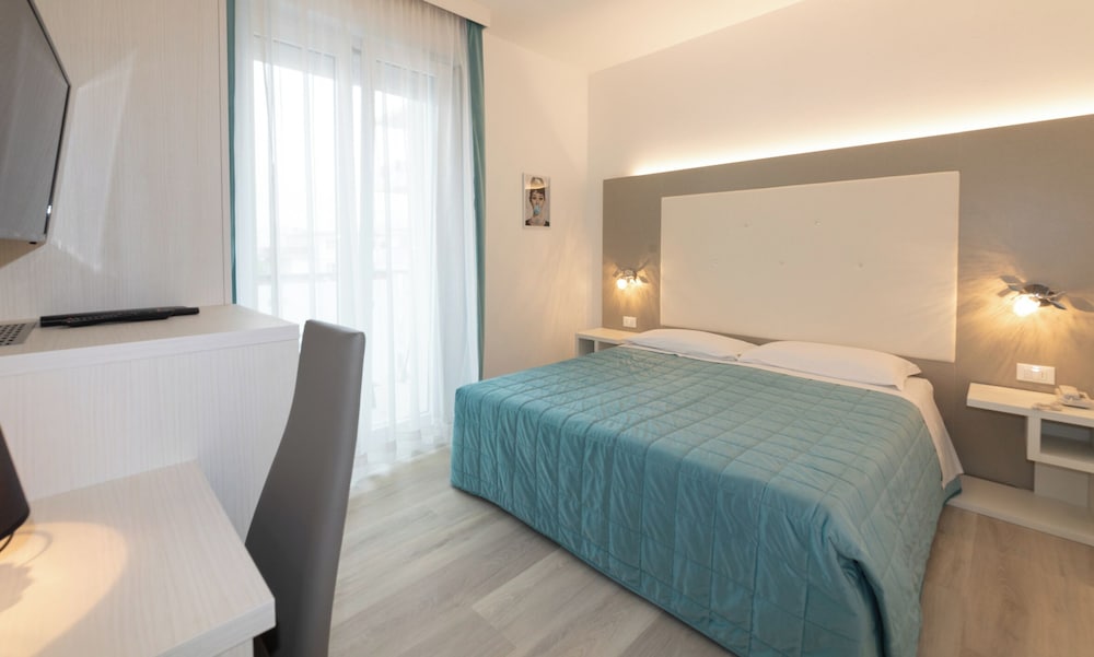 Comfort Room, Balcony