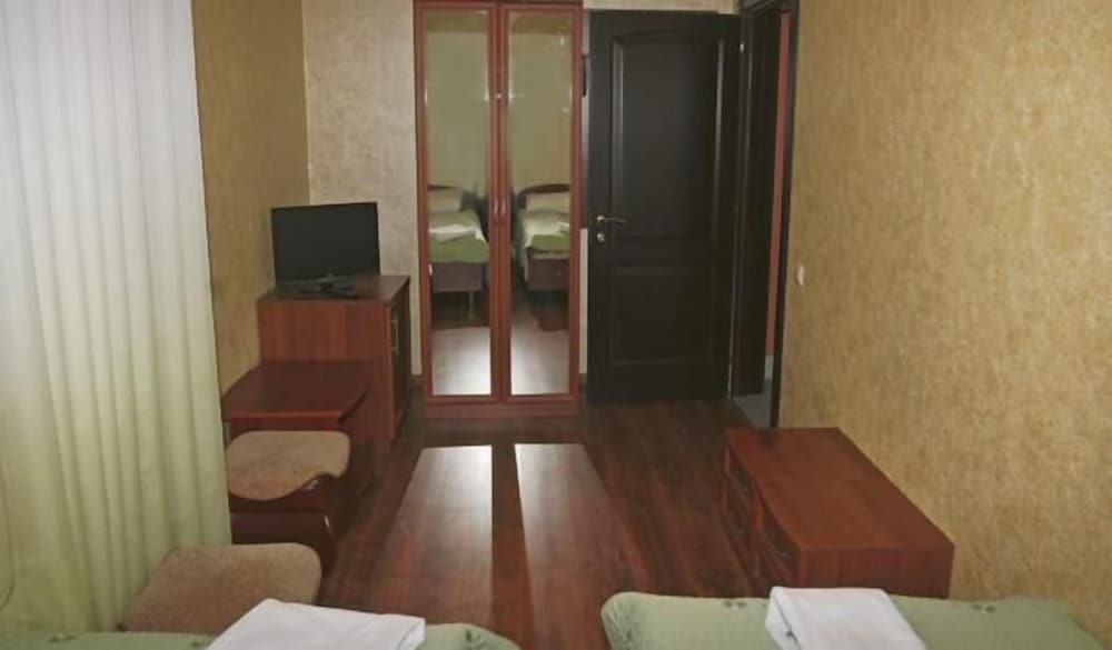 Economy Twin Room, Shared Bathroom photo 3