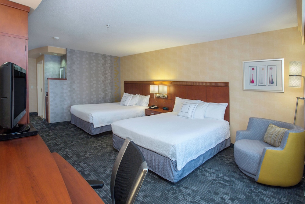 Room, 2 Queen Beds - Photo 4