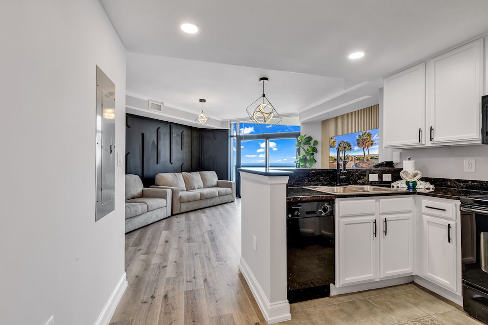 Signature Condo, 1 Bedroom, Balcony, Ocean View