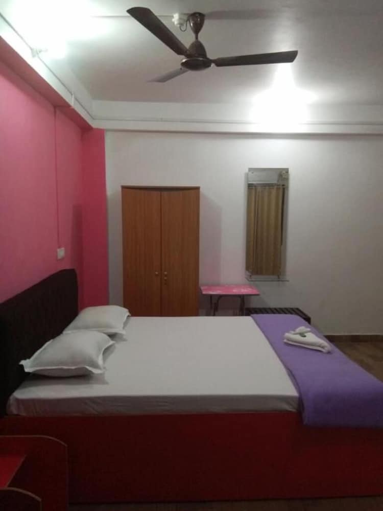 Family Room, 1 King Bed, Non Smoking photo 2