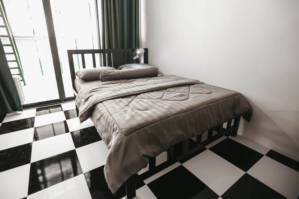 Basic Room, Multiple Beds, Non Smoking photo 2
