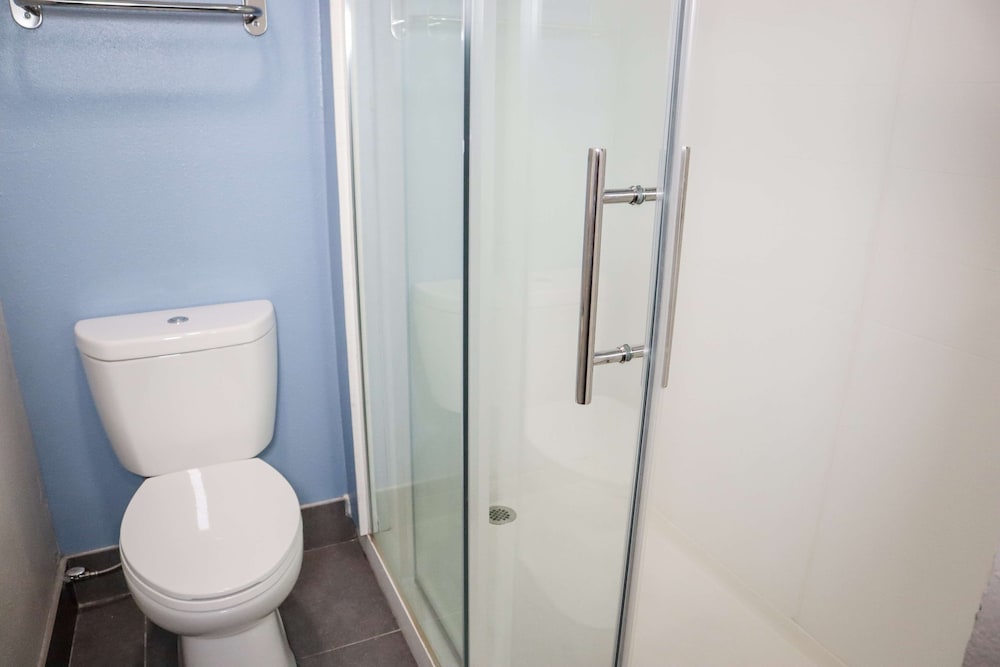 Suite, 1 King Bed, Non Smoking, Refrigerator & Microwave (Larger Room;with Sofabed) - Photo 5