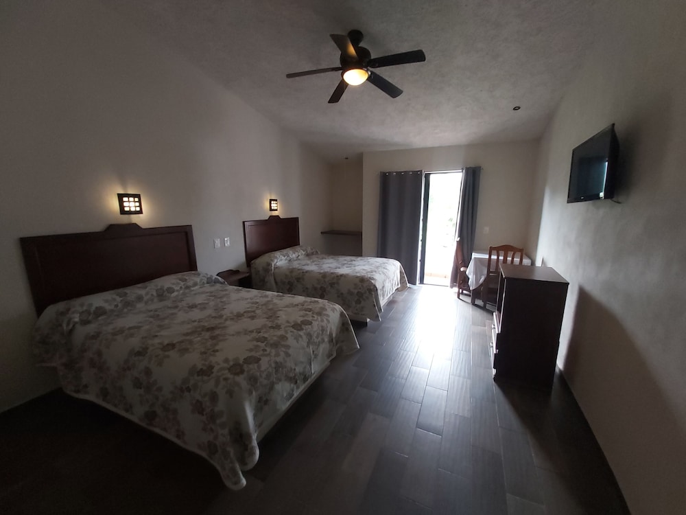 Standard Double Room - Photo 3