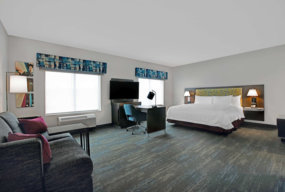 Suite, 1 King Bed, Accessible, Refrigerator & Microwave (Hearing) - Photo 3