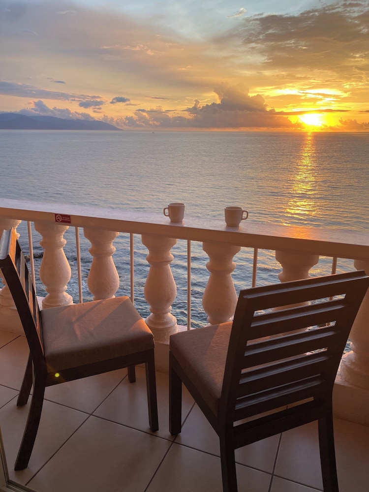 Deluxe Studio, 1 King Bed, Non Smoking, Ocean View (Kitchenette, Balcony) - Photo 4