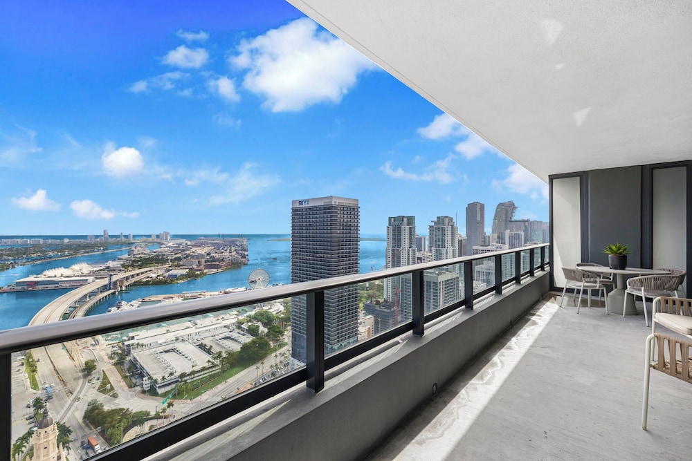 Condo, Balcony, Bay View photo 1