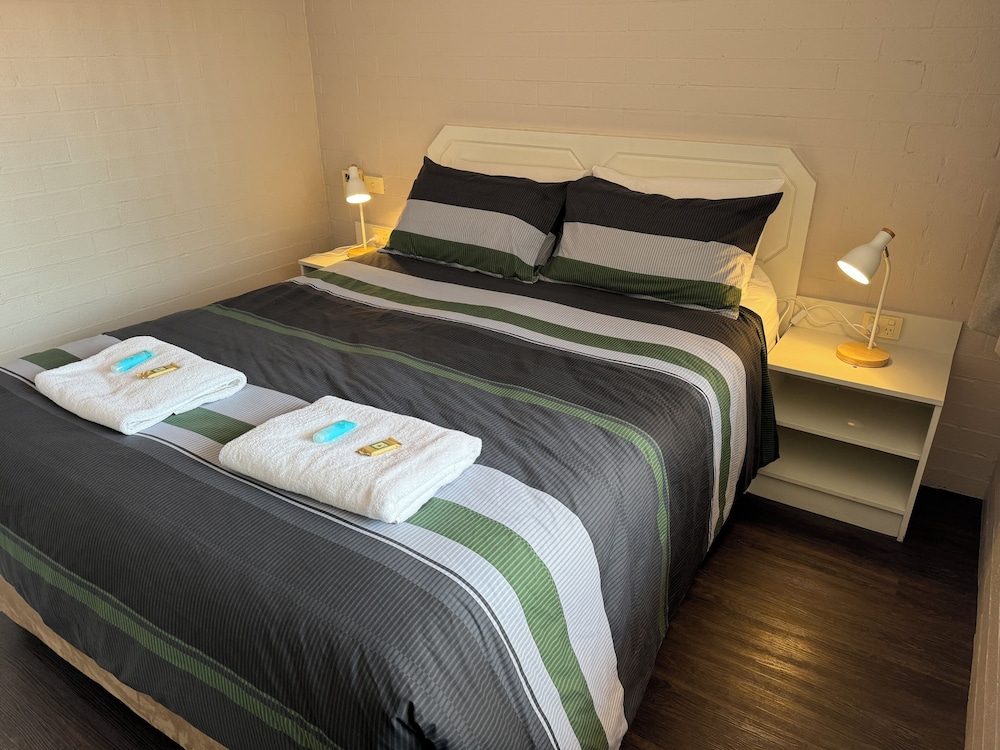 1 Bedroom Downstairs Suite photo 2