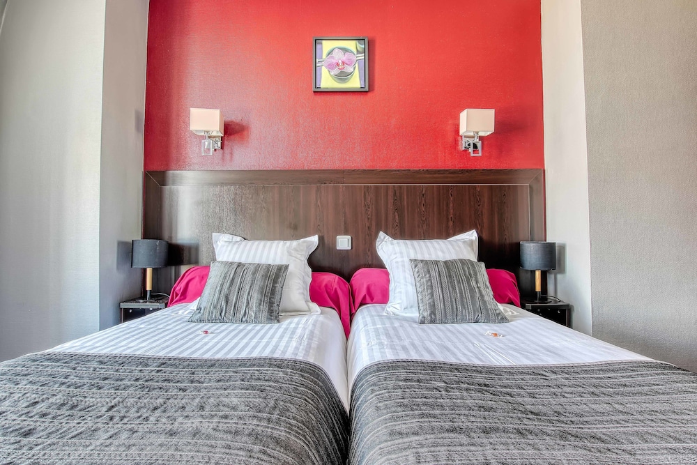 Twin Room - Photo 3