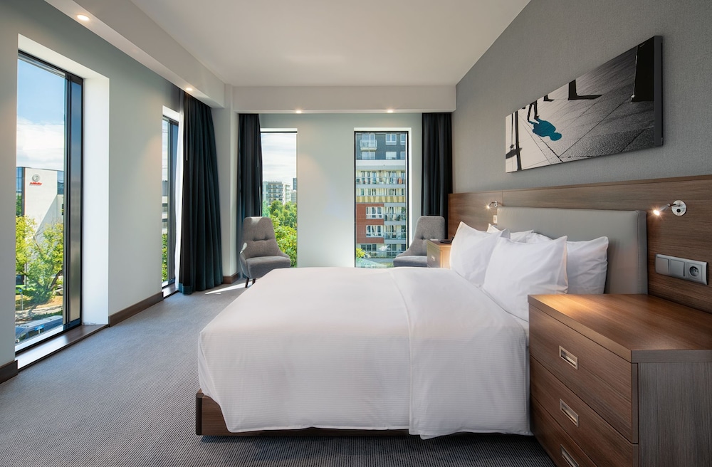 Room, 1 Queen Bed, Corner photo 2
