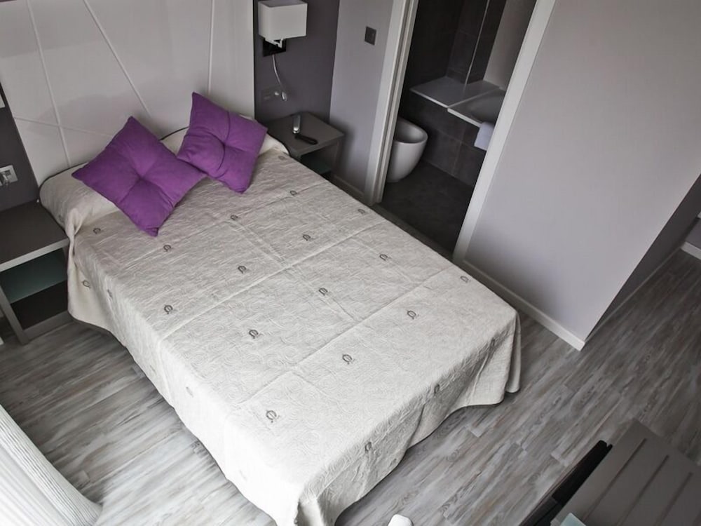 Single Room photo 3