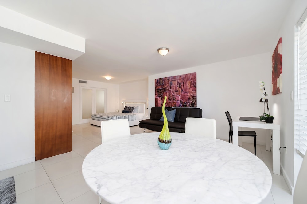 Executive King Suite Ocean View w/Balcony