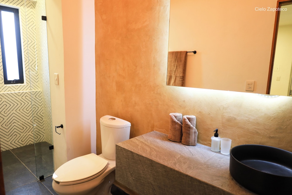 Comfort Room, 1 Double Bed, Ensuite photo 3