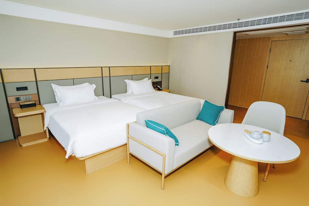Luxury Twin Room, Balcony, City View photo 2