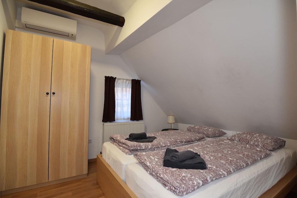 Studio Suite, 1 Queen Bed, Non Smoking, Kitchen photo 2