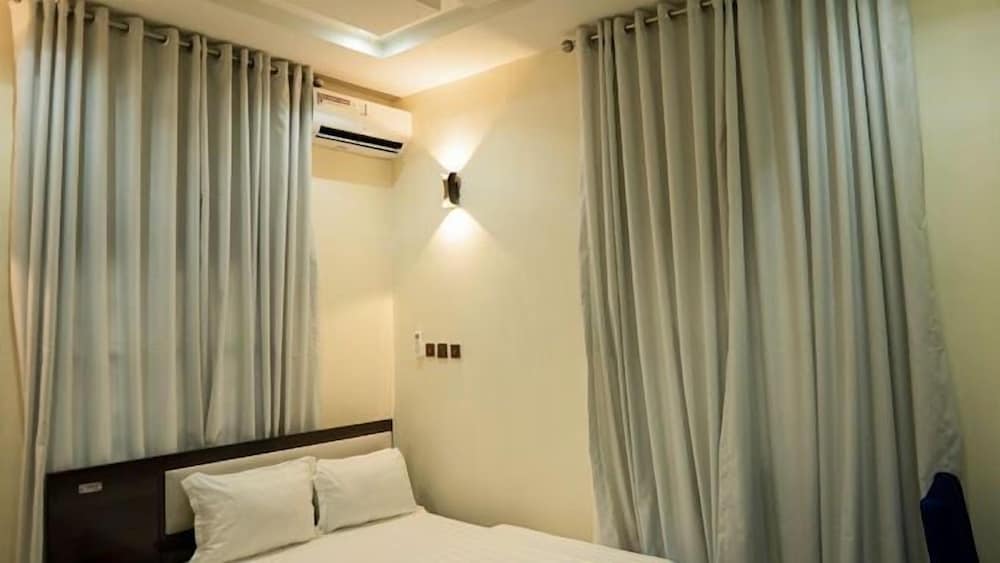 Deluxe Room, Balcony, City View photo 3