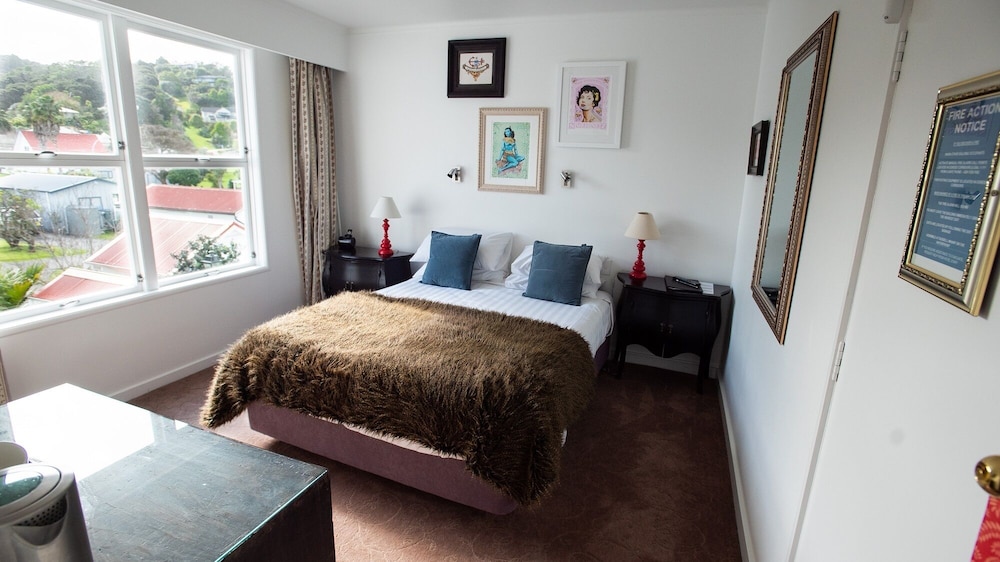 Small Room photo 3